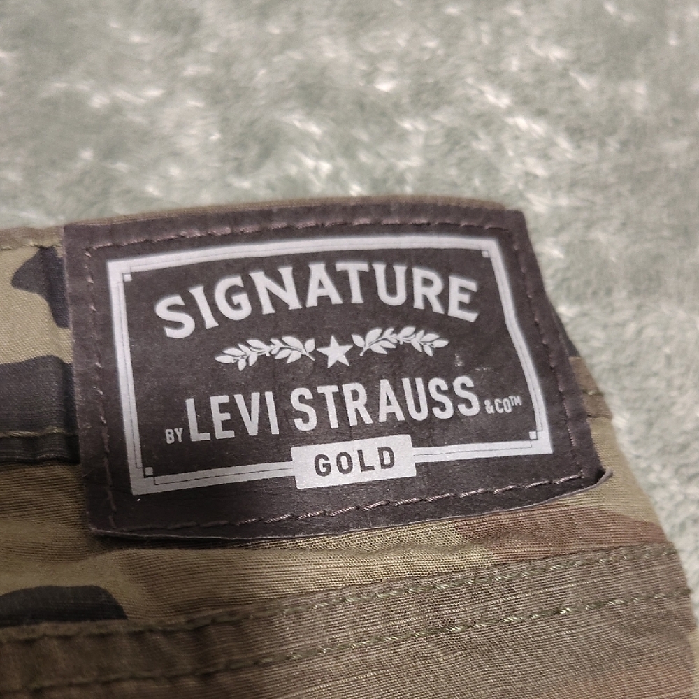 Levi's Green Camouflage Cargo Pants - Picture 3 of 4